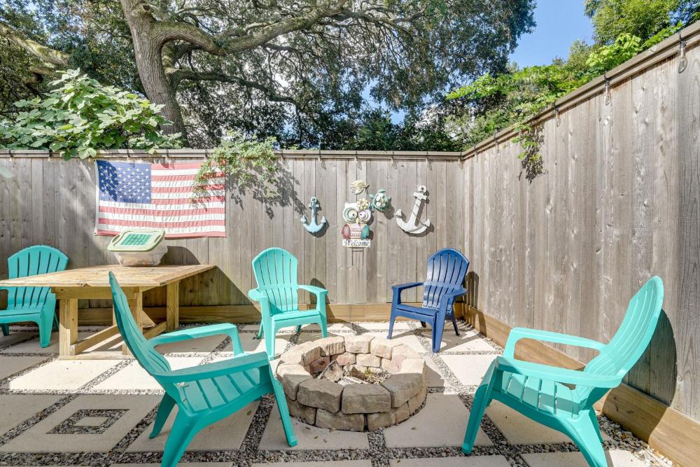 3 Mi to Boardwalk Bacliff Apartment with Hot Tub
